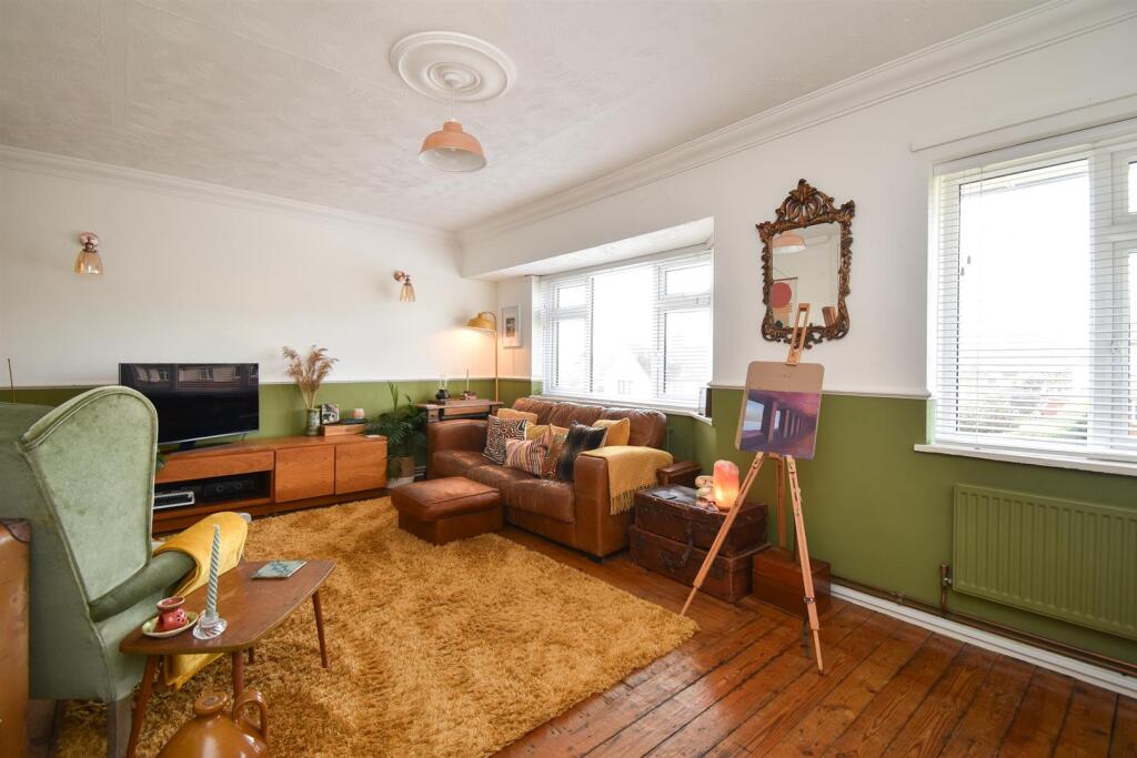 2-bed flat on Rye Road, Hastings, £199,950