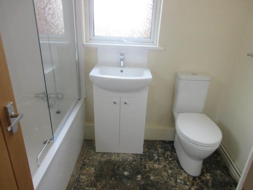 Apartment in Southend-on-Sea, Essex - More