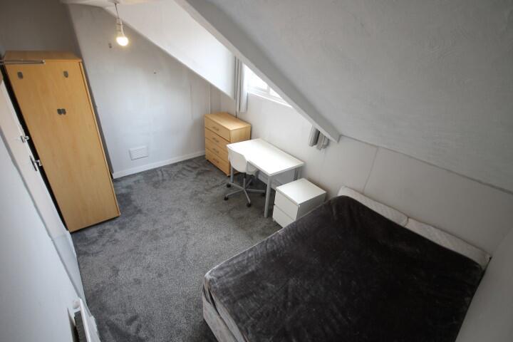 6 bedroom terraced house for rent