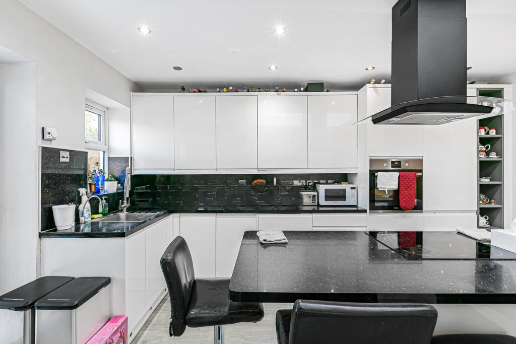 Grove Road, Mitcham, CR4 - View 4