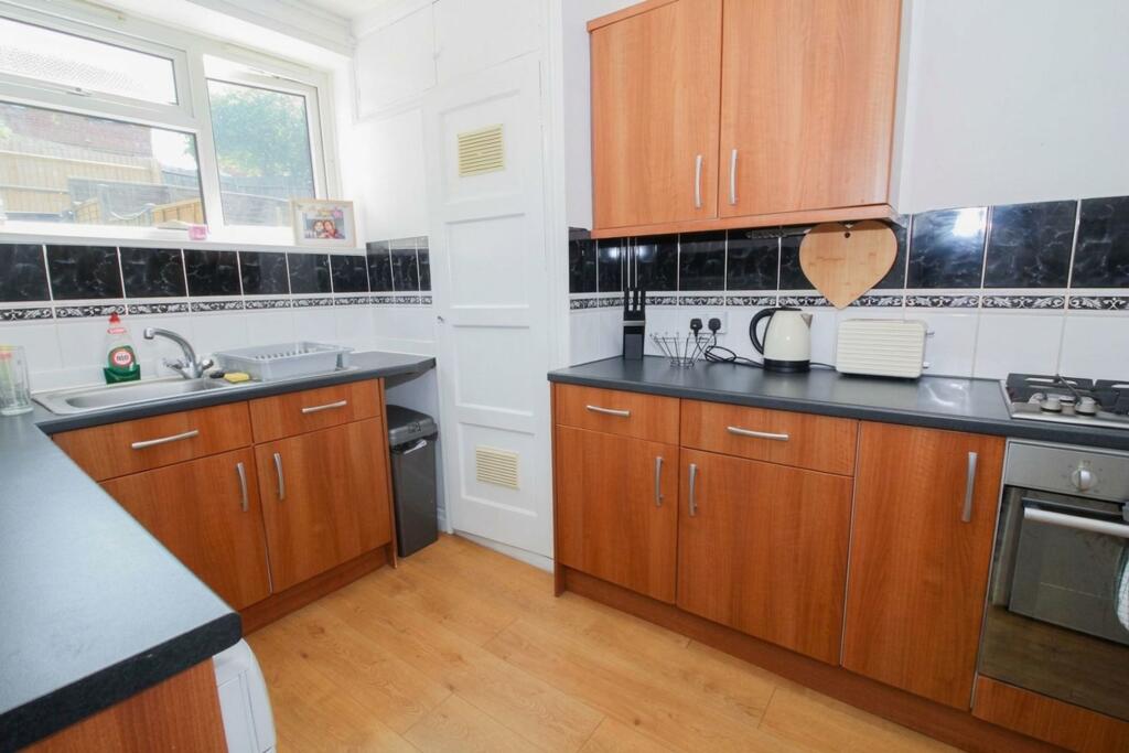 Apartment in Three Rivers, Watford Rural - View 2