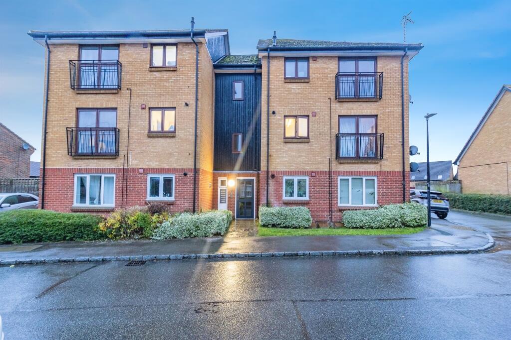2-bed flat on Queensbury Lane, Monkston Park, Milton Keynes, £105,000