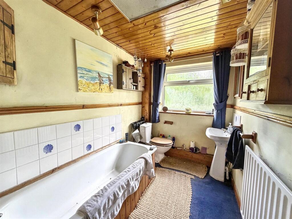 House in Newport, Cefn, Rogerstone - More
