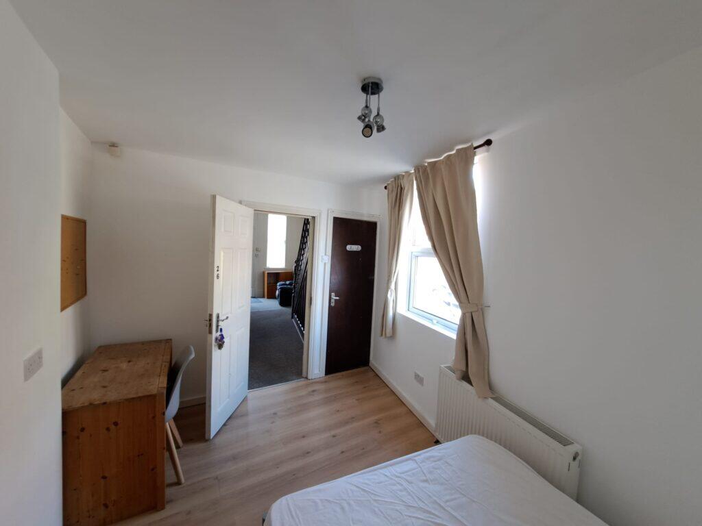 8 bedroom terraced house for rent