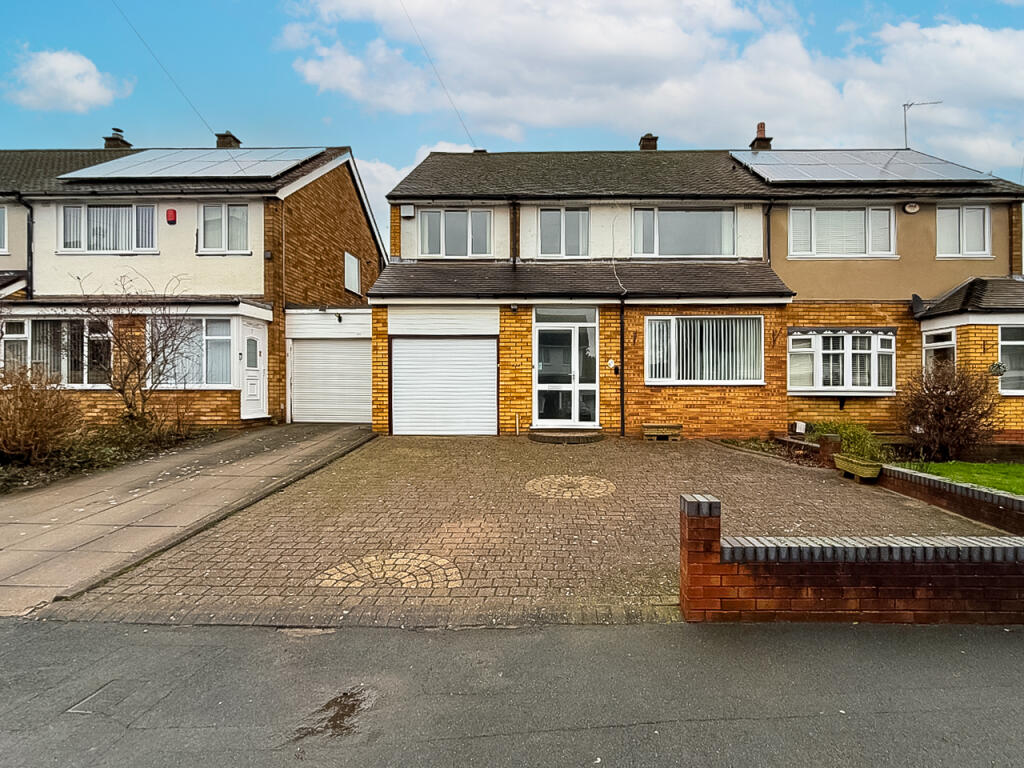 4-bed semi-detached on Simmonds Road, Bloxwich, Walsall, £260,000