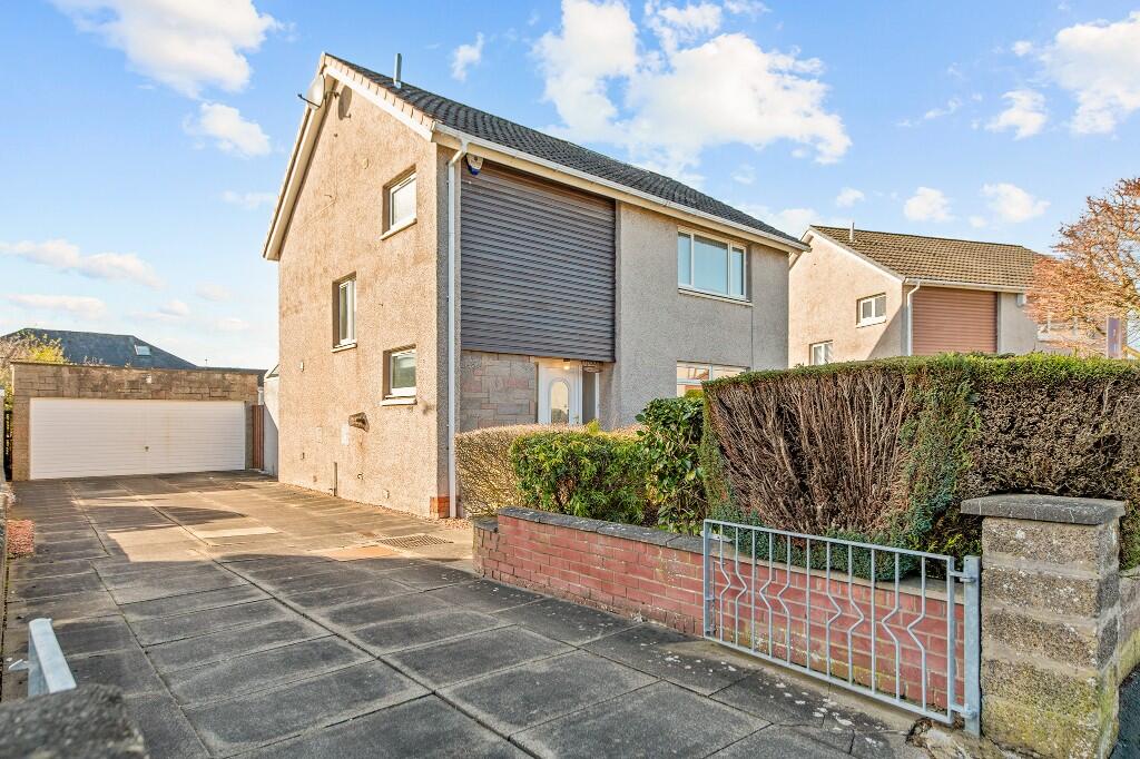 Main image of property: 11 Beaufort Drive, Carron, FK2 8DL