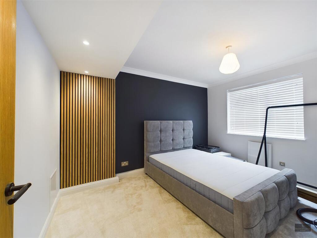 Apartment in Exeter - More