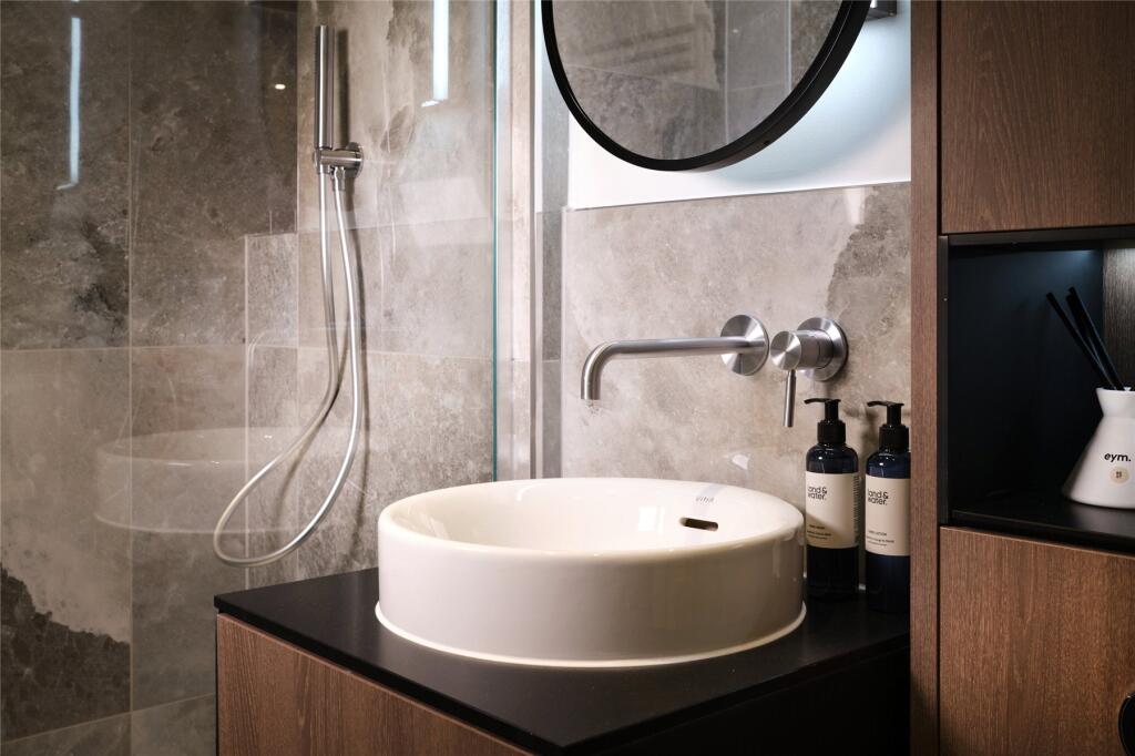 Studio, Eden Grove, Fairfield Avenue, Staines, Surrey, TW18 photo 4