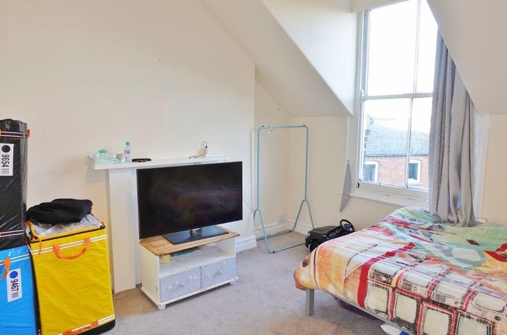 Apartment in Newmarket, Studlands Park - View 5