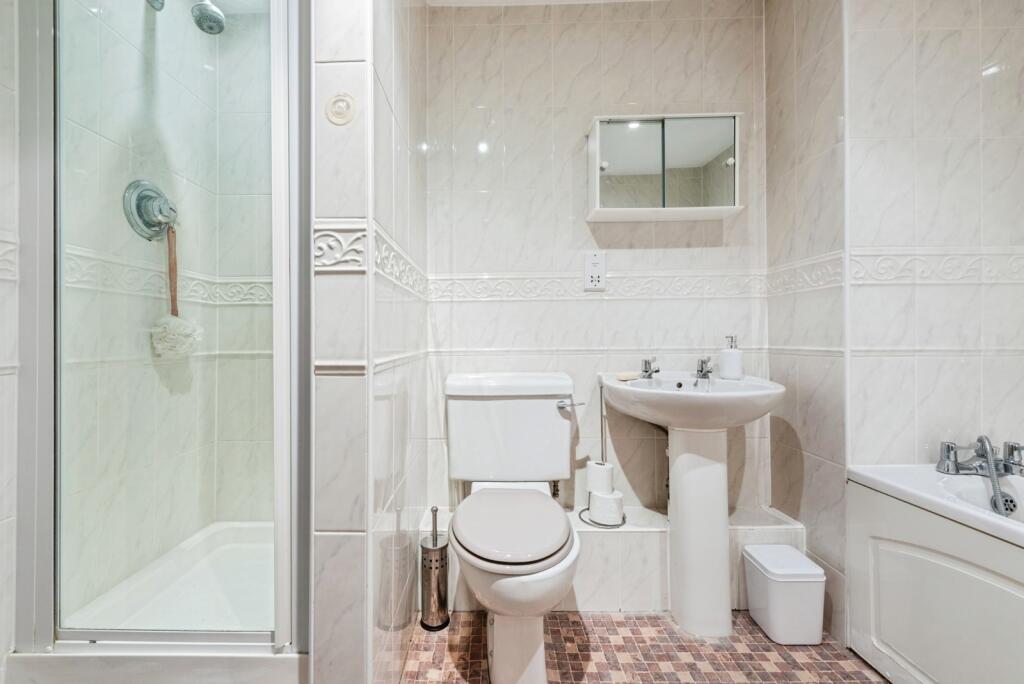 Apartment in London - More