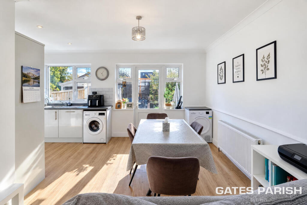 House in London, Cranham - More