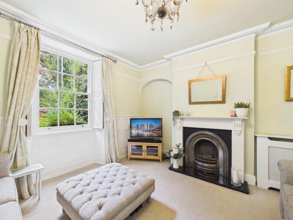 House in North East Derbyshire, Greendale, Dronfield - More