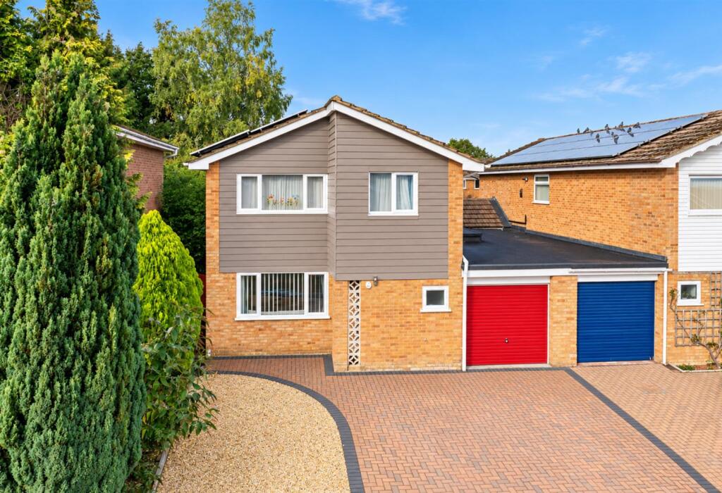 House in Basingstoke and Deane, Kempshott - View 2