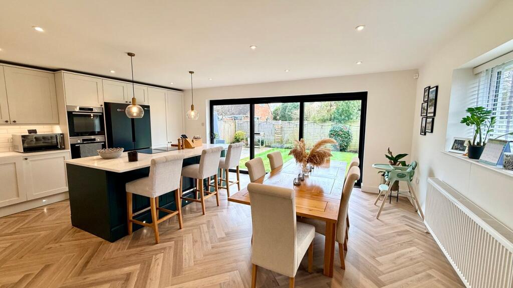 Haglane Copse, Pennington, Lymington, SO41 - View 5