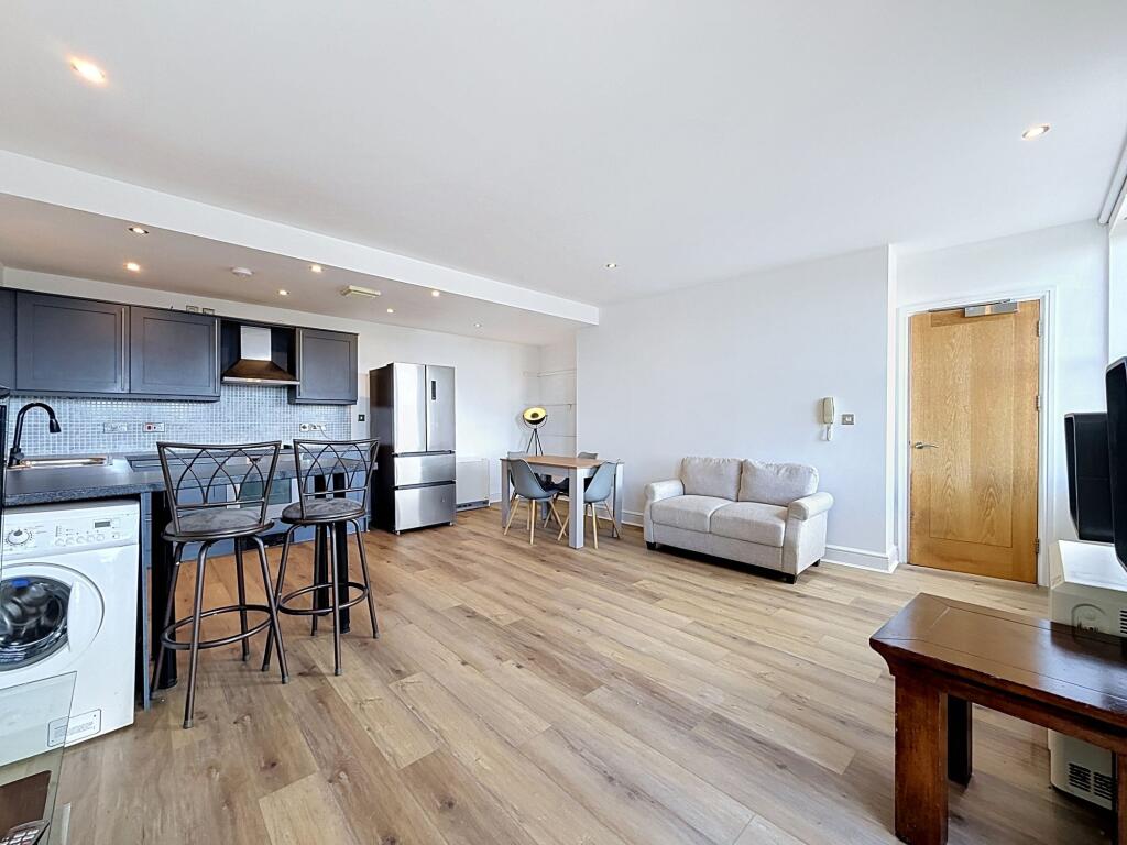 Apartment in Cardiff, Crockherbtown, Castle - View 5