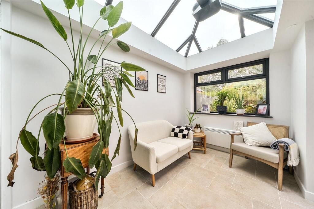 House in Newport - View 5