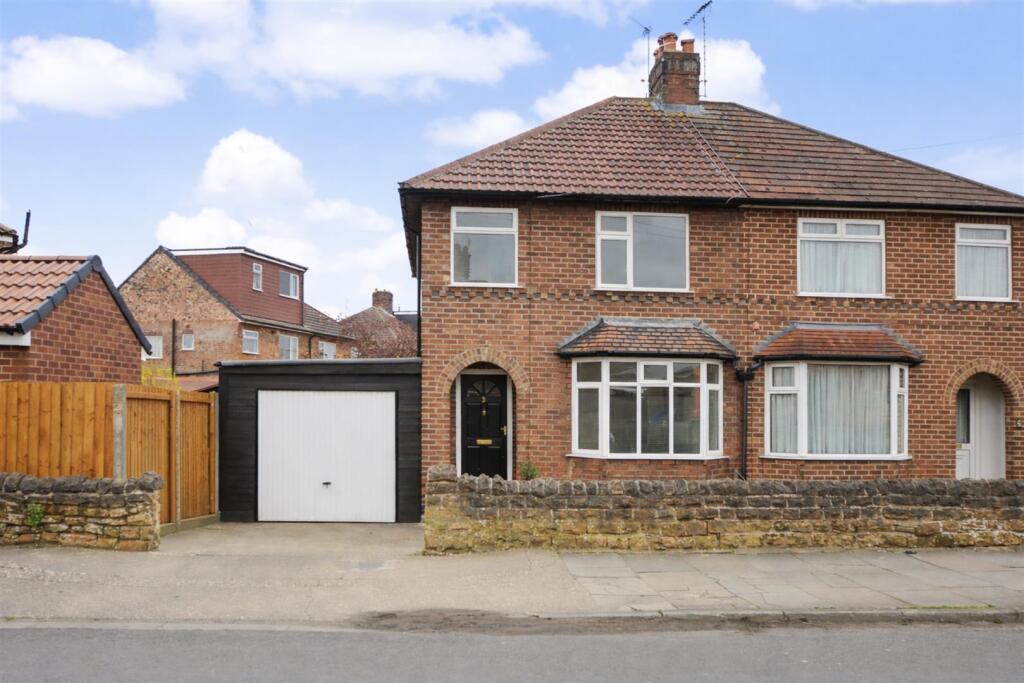 Main image of property: West Crescent, Beeston Rylands, Nottingham