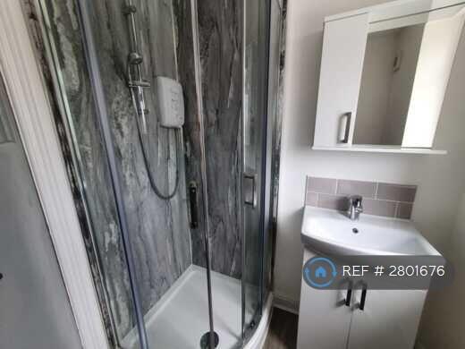 5 bedroom terraced house for rent