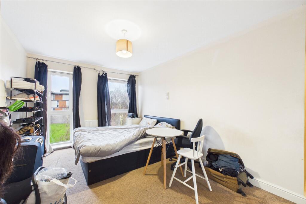 Apartment in Crawley, West Sussex - View 4