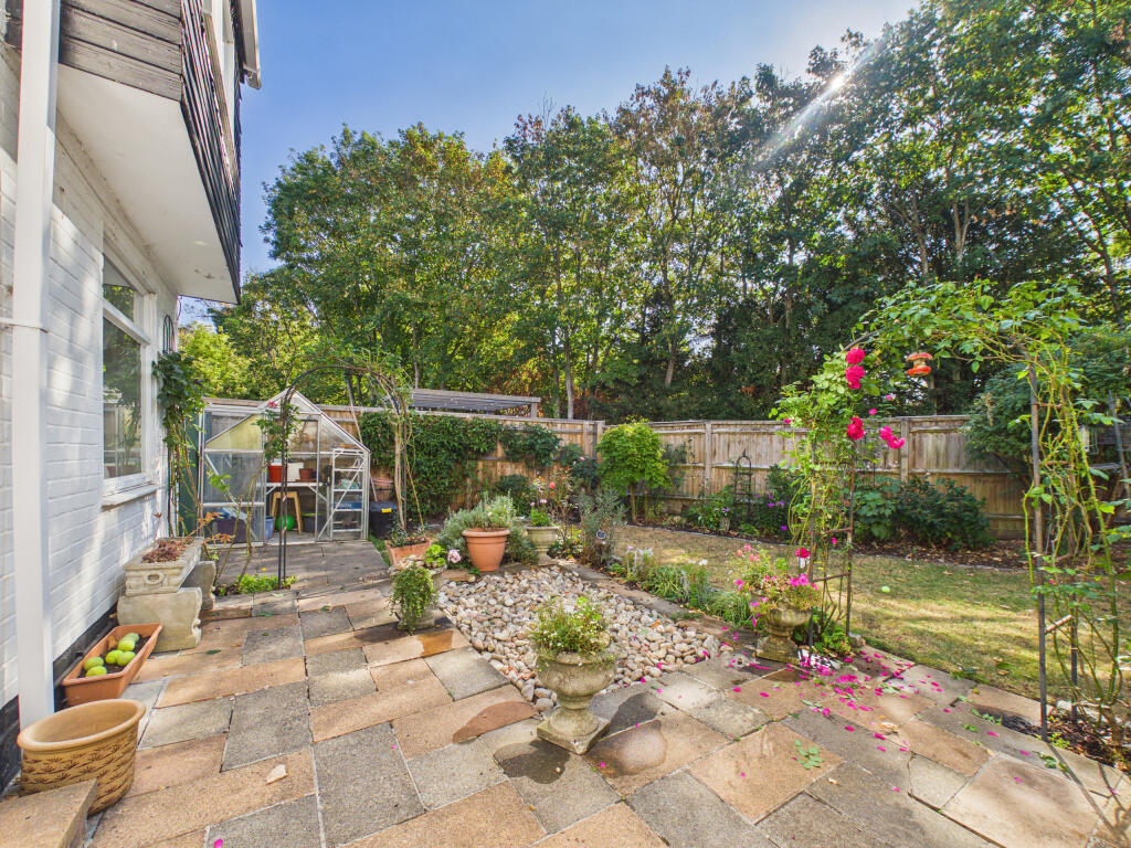 House in Slough - View 4