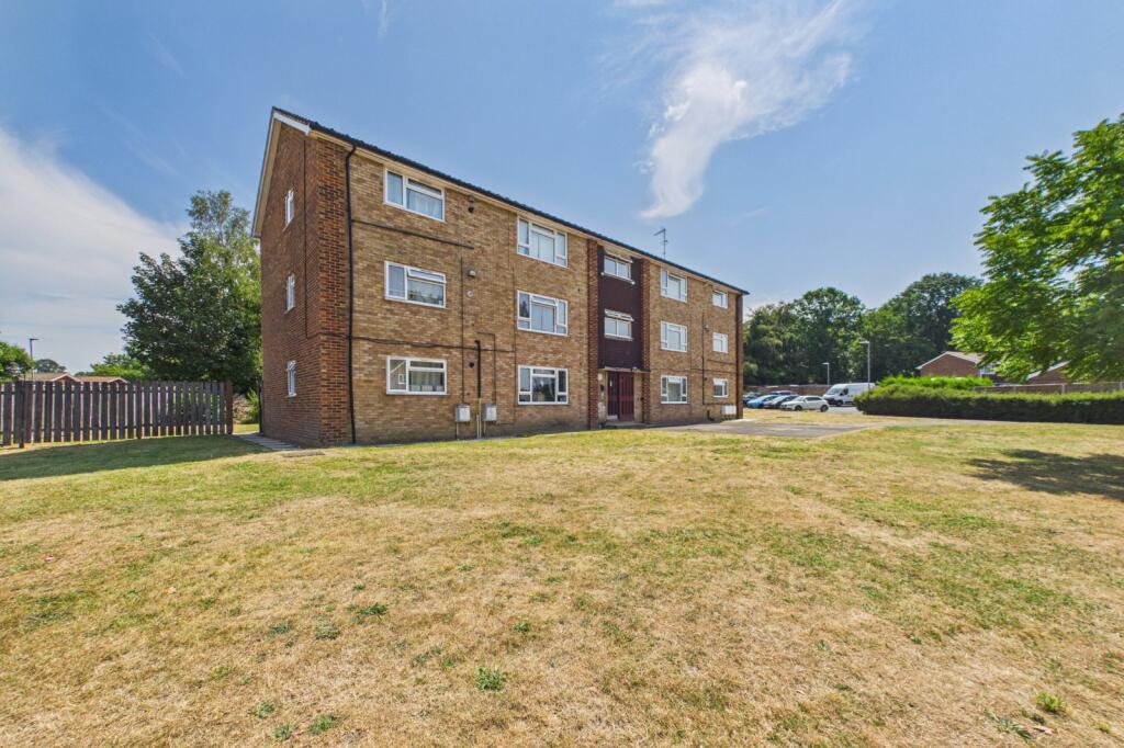 Main image of property: Moor Close, Owlsmoor, Sandhurst, Berkshire, GU47