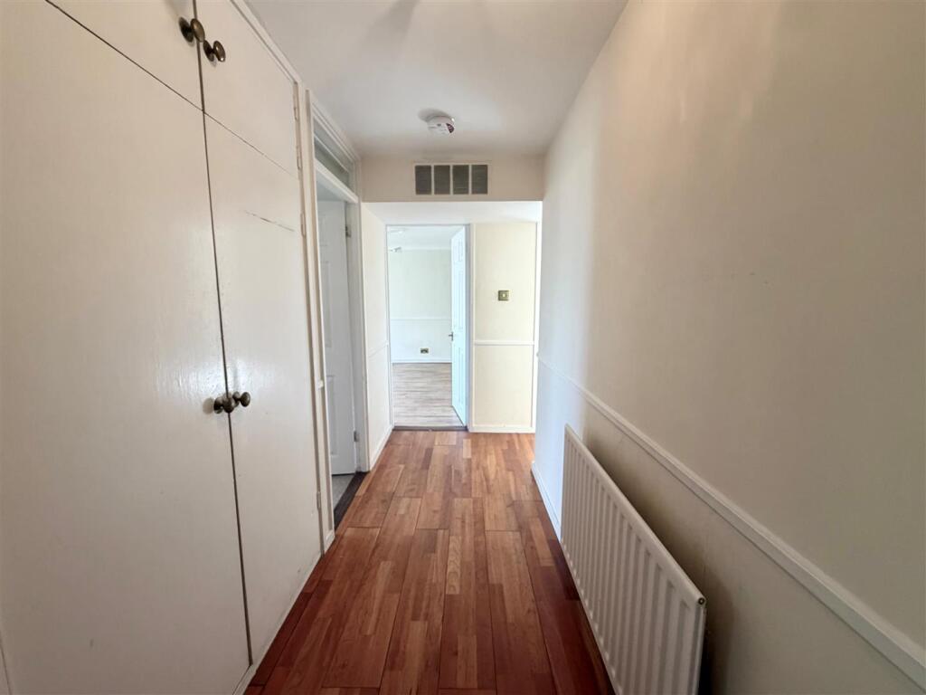Apartment in Dacorum, Ashlyns Estate, Berkhamsted - View 5