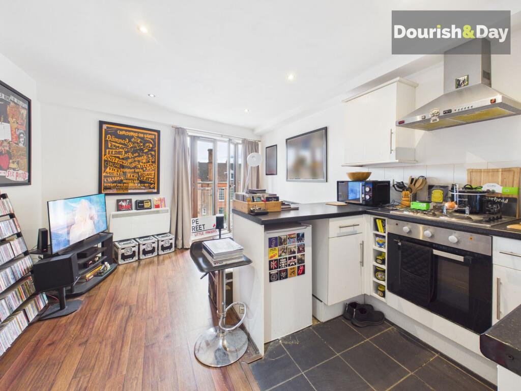 Apartment in Stafford, Staffordshire - More