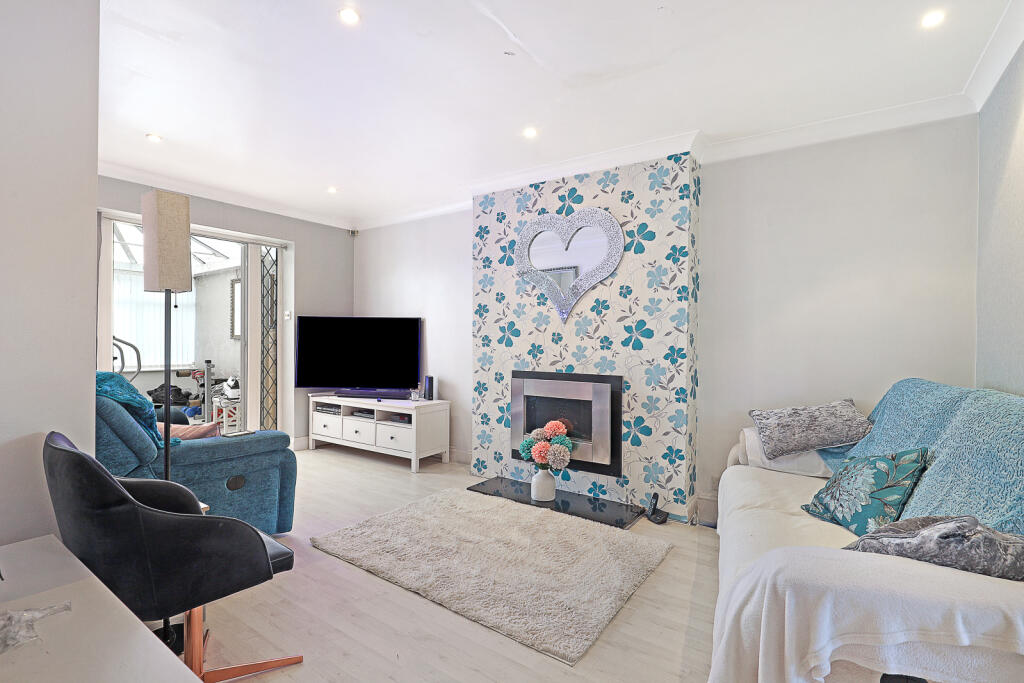 Grovewood Place, Woodford Green, Essex, IG8 photo 2