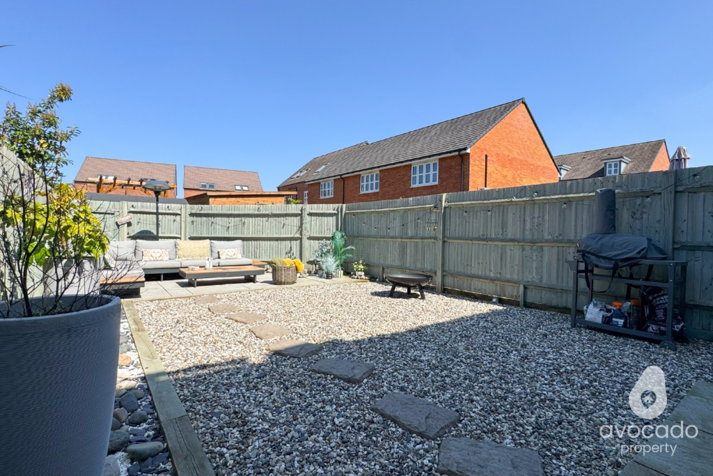 House in Greenham - More