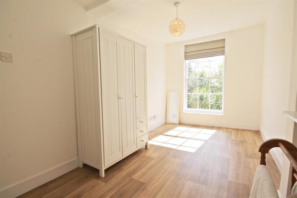 Apartment in Canterbury - View 5