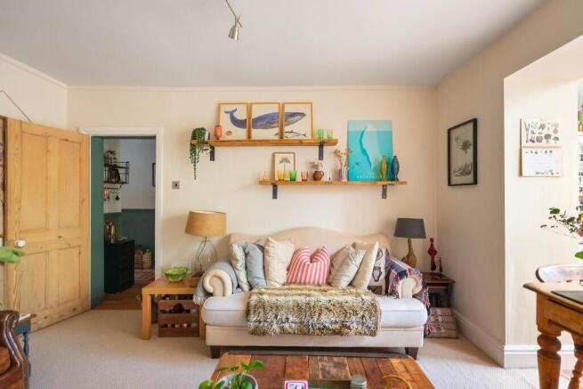 G1F6DRCN - Living Room B.jpg