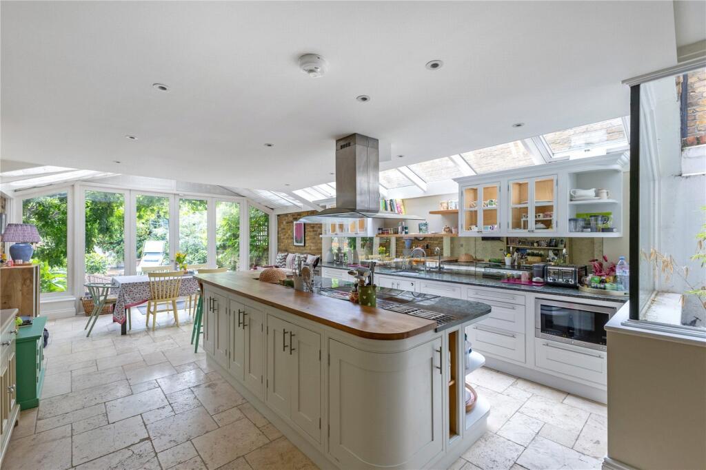 House in London - View 3