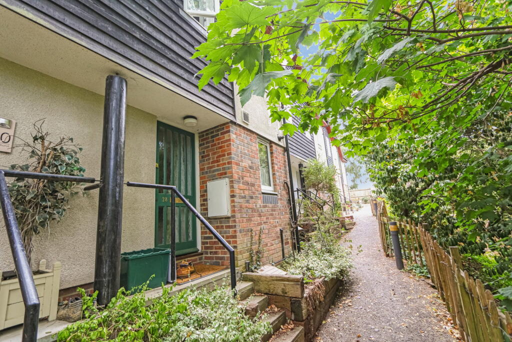 Elstree Hill, Bromley, BR1 4JR