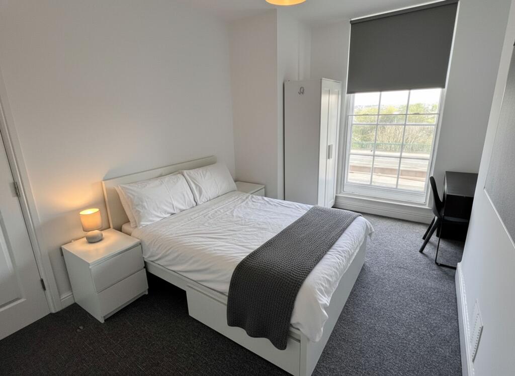 Main image of property: 32 Crescent, Salford, M5