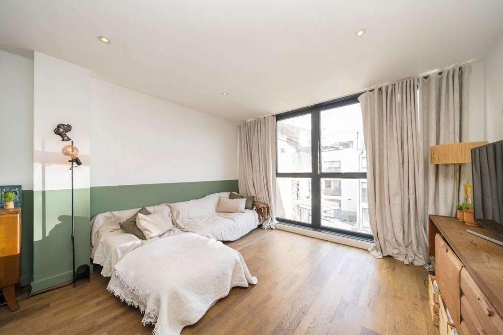 Apartment in London, North Kensington - View 2