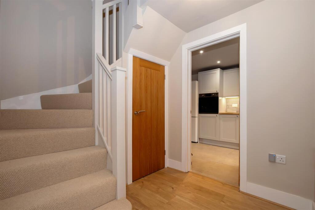 Woodend Road, Frampton Cotterell, Bristol photo 3
