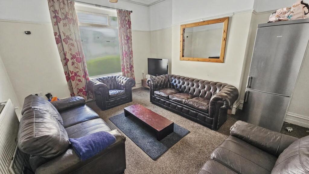 House in Northampton, West Northamptonshire - View 2