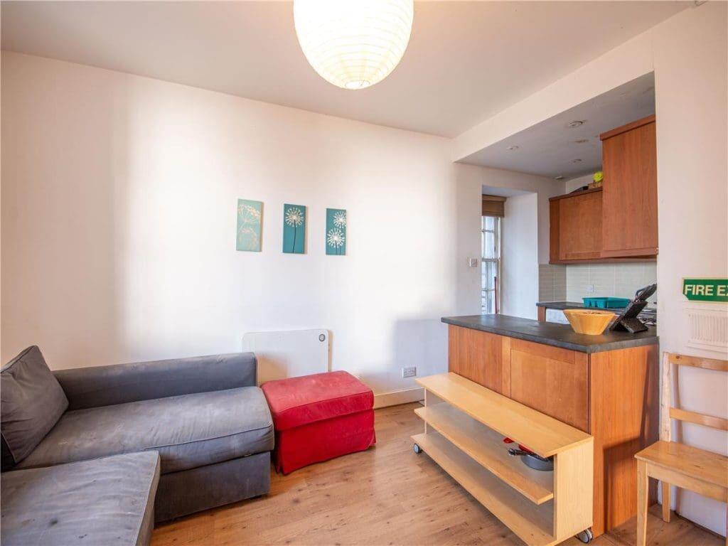 Apartment in Edinburgh, Southside - View 2