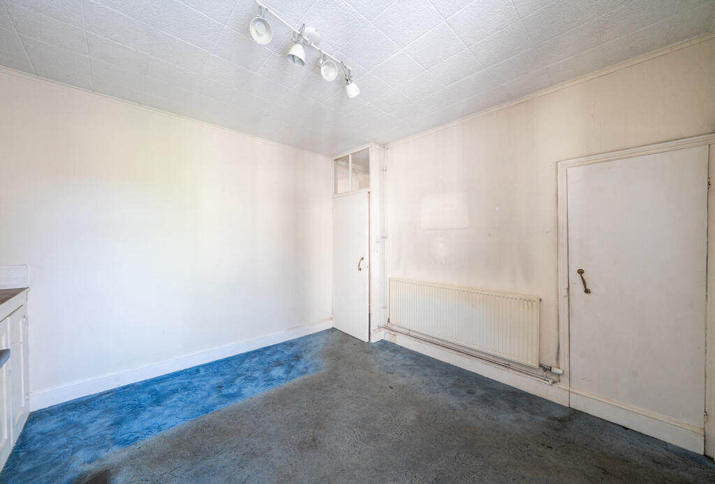House in Gloucester, Gloucestershire - More