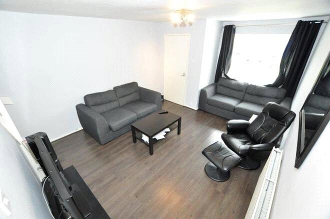 Wooburn Close, Uxbridge, UB8 photo 4