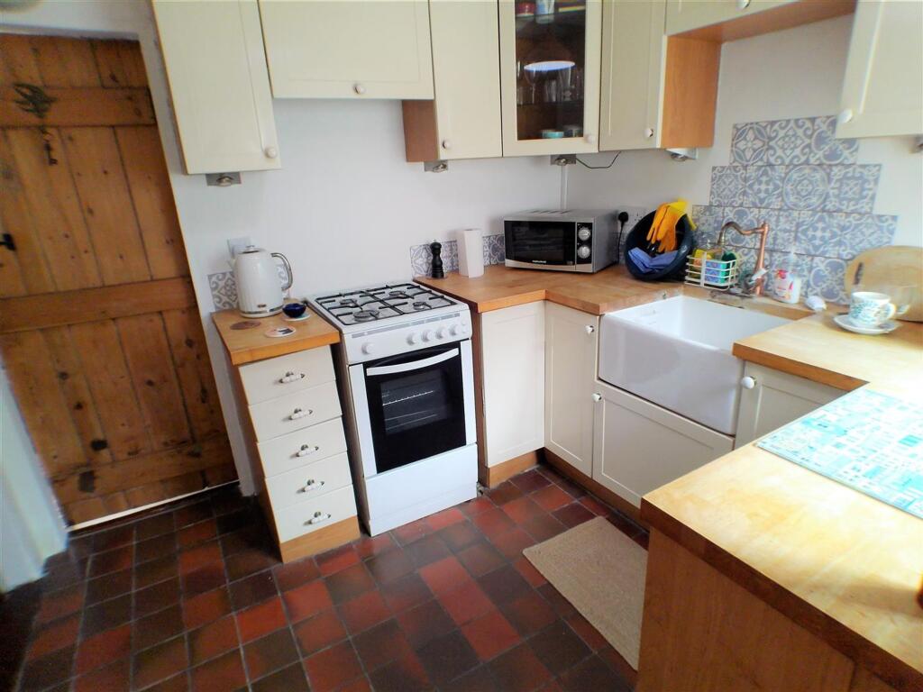 Station Terrace, Radcliffe-On-Trent, NG12 photo 3