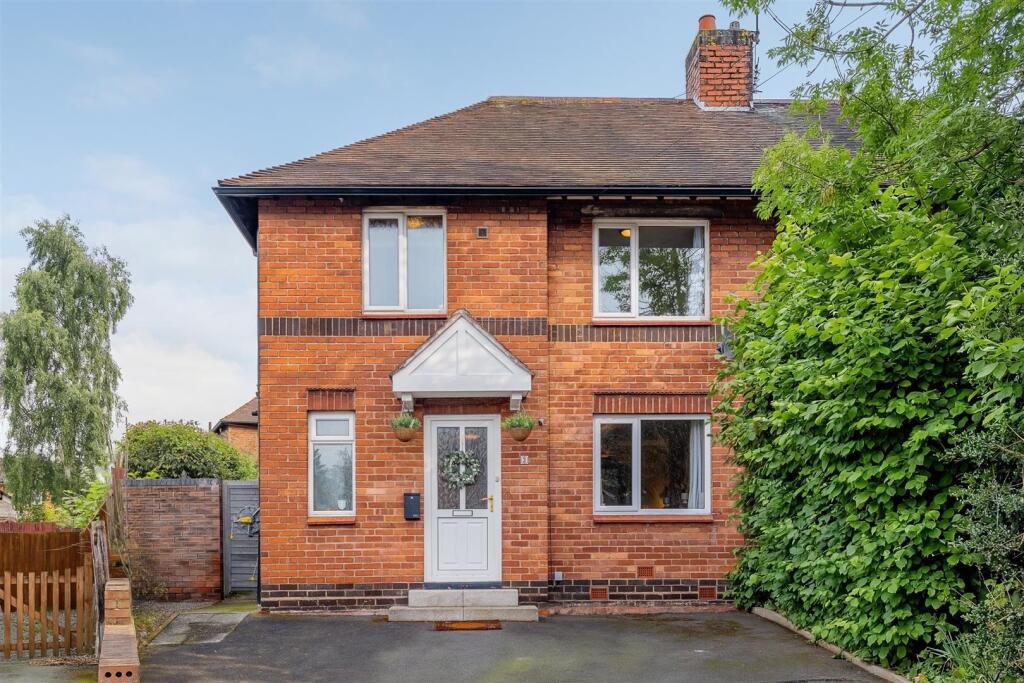 Main image of property: 3 Hafren Close, Shrewsbury, SY3 8NH