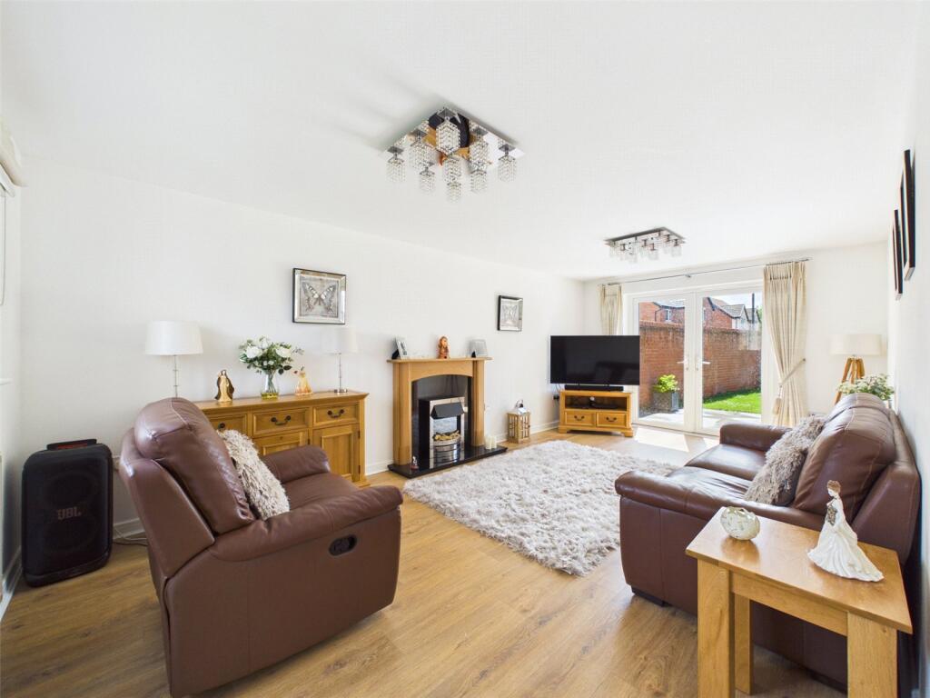 House in Stroud, Hardwicke - View 2