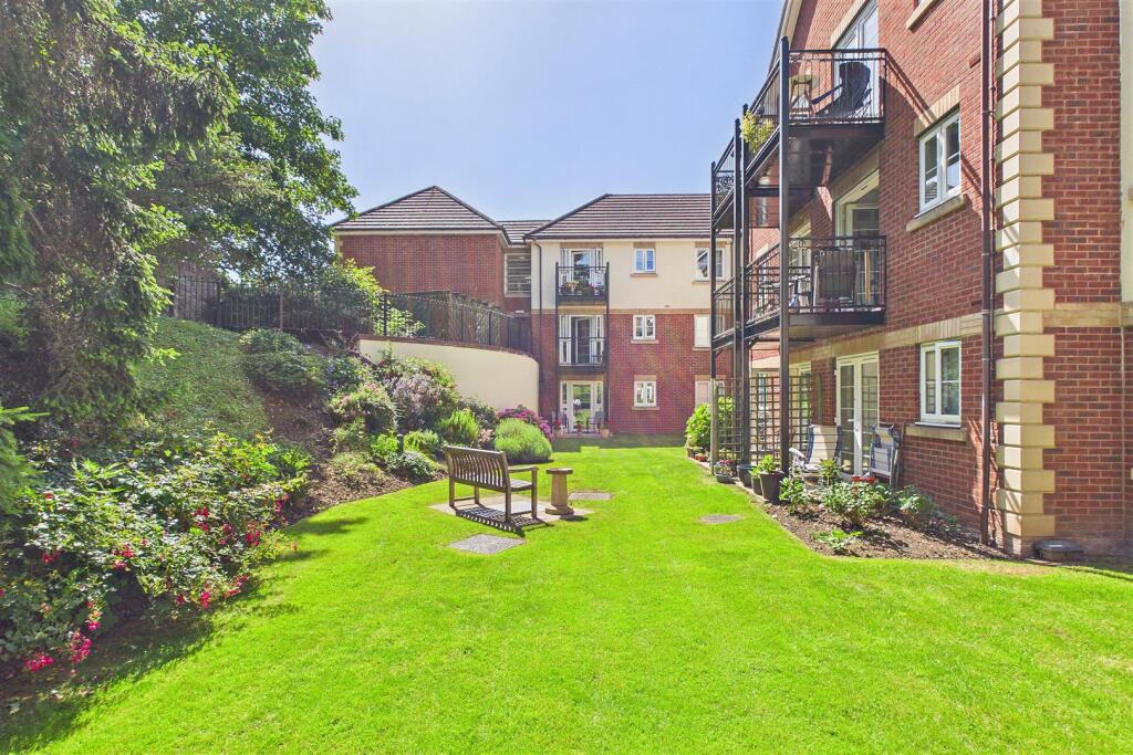 Apartment in Bristol, North Somerset - View 5