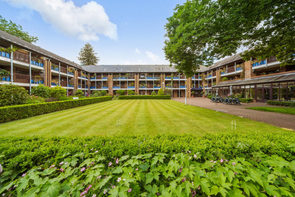 Emmbrook Court, Reading, RG6 - More