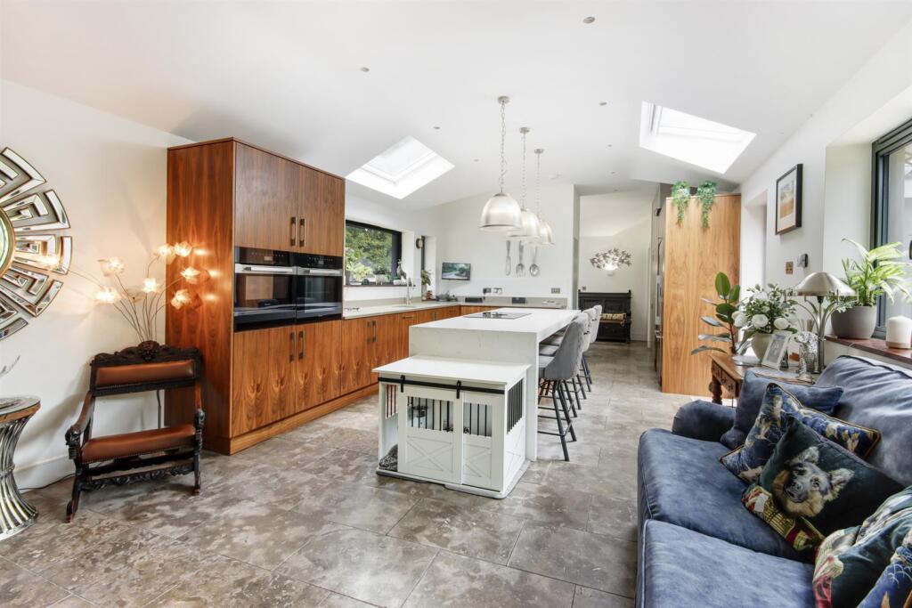 Main image of property: How Green Lane, Hever