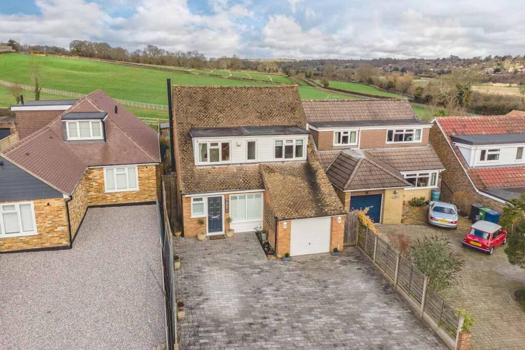 Main image of property: Boundary Road, Chalfont St Peter, SL9