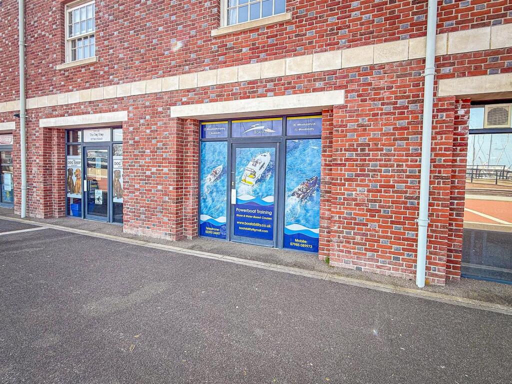Main image of property: 3a The Chandlers, Royal Clarence Yard