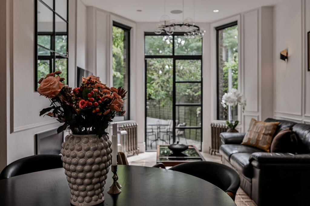 Palmerston Crescent, London, N13, Palmers Green, London, N13 photo 4