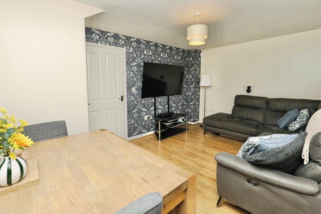 12, Woodland Road photo 2